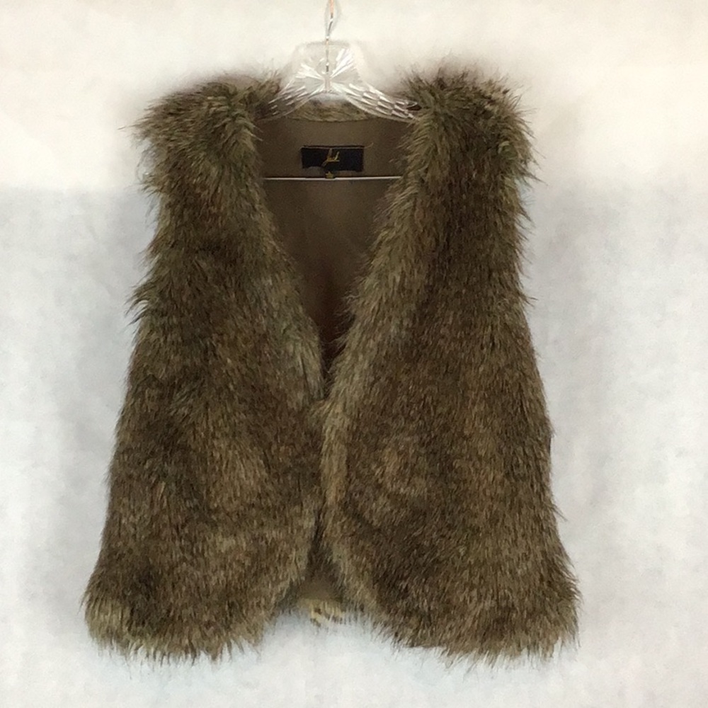 Jack. BB Dakota Faux Fur Vest 🛍